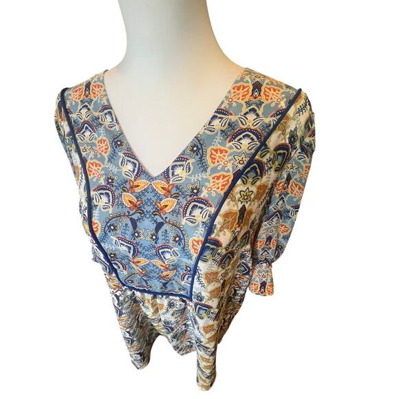 ROSE & OLIVE ART DECO FLORAL V NECK RUFFLED HEM BLOUSE WOMENS PLUS 2X - Picture 2 of 8